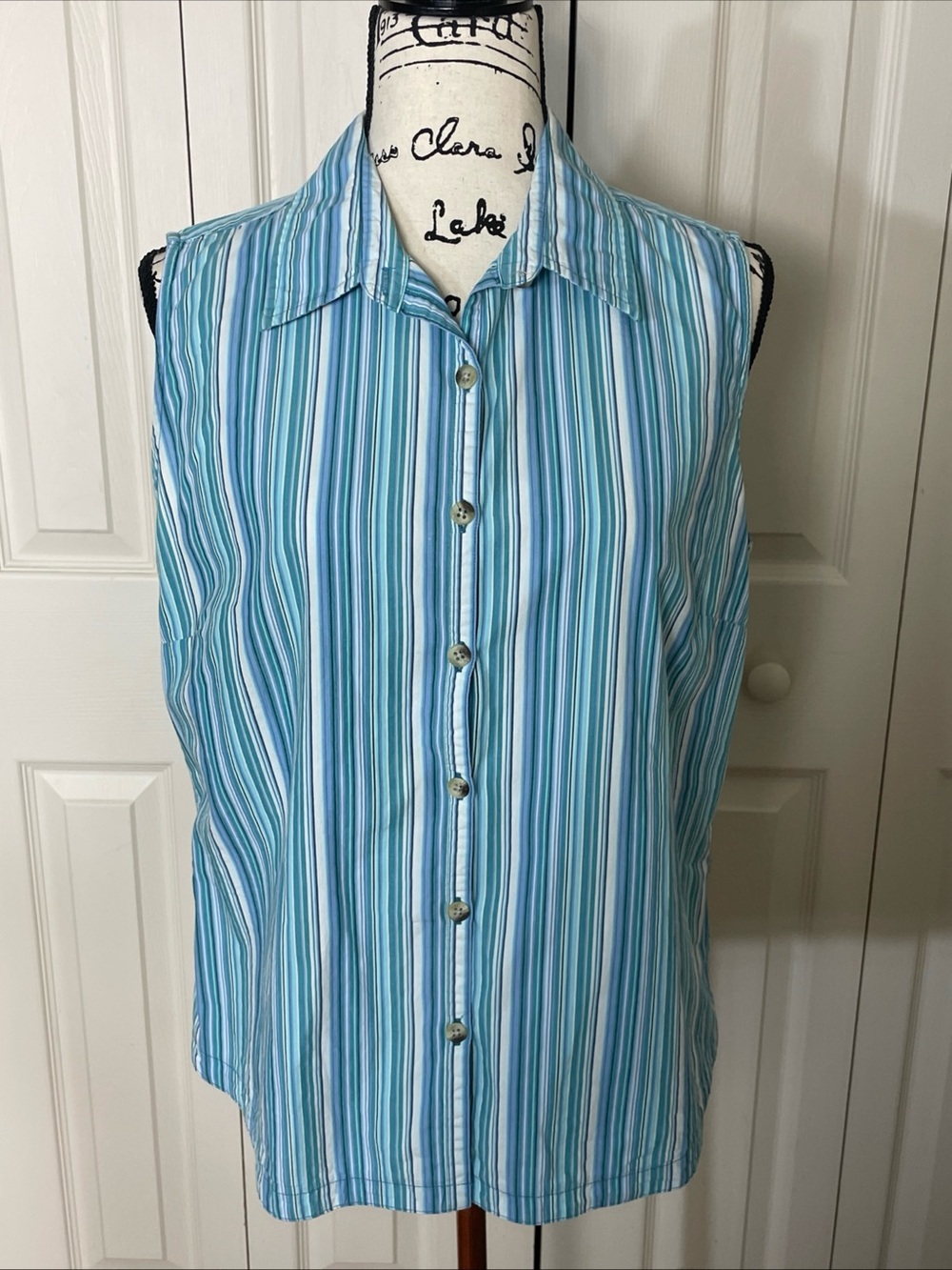 Colombia Sportswear Women's Sleeveless, Button Down, Top Size XL 100% Cotton
